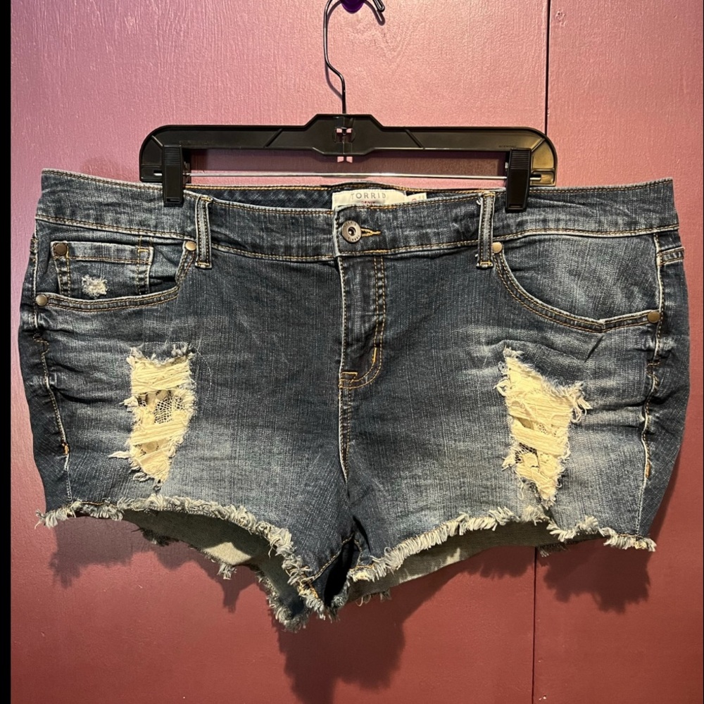 Torrid Short Shorts with lace